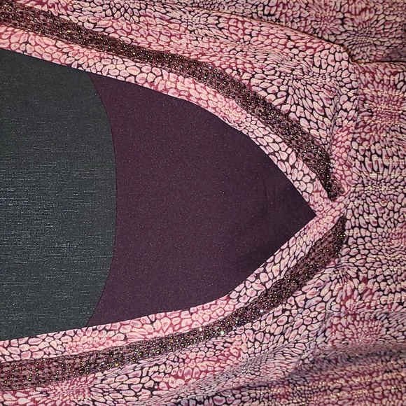 💜JM Collection Top w/Embellished Neckline💜Size XL - Picture 4 of 12